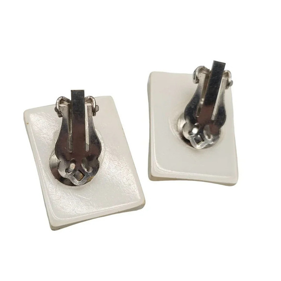 Clear Silver Confetti Lucite Earrings Silver Tone Clip on Closure Vintage - Picture 3 of 4